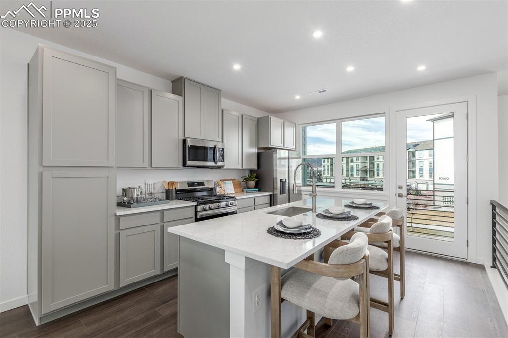 Image 8 of 32: Kitchen