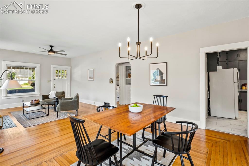 Image 10 of 43: Dining Area