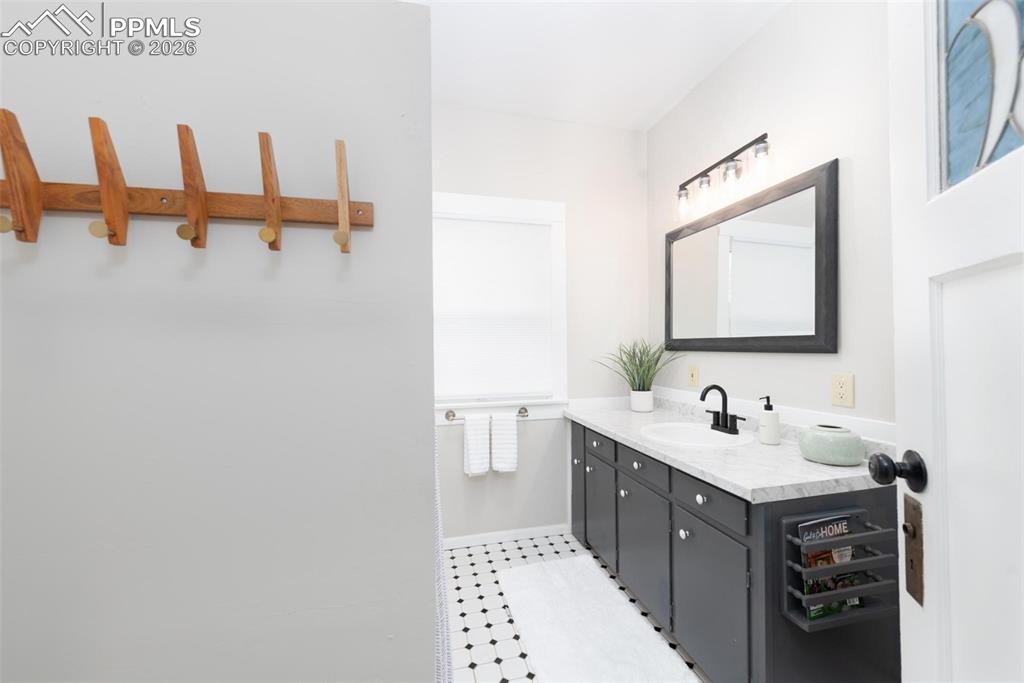 Image 18 of 43: Bathroom