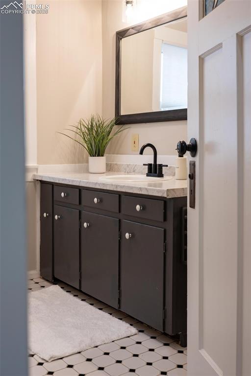 Image 19 of 43: Bathroom