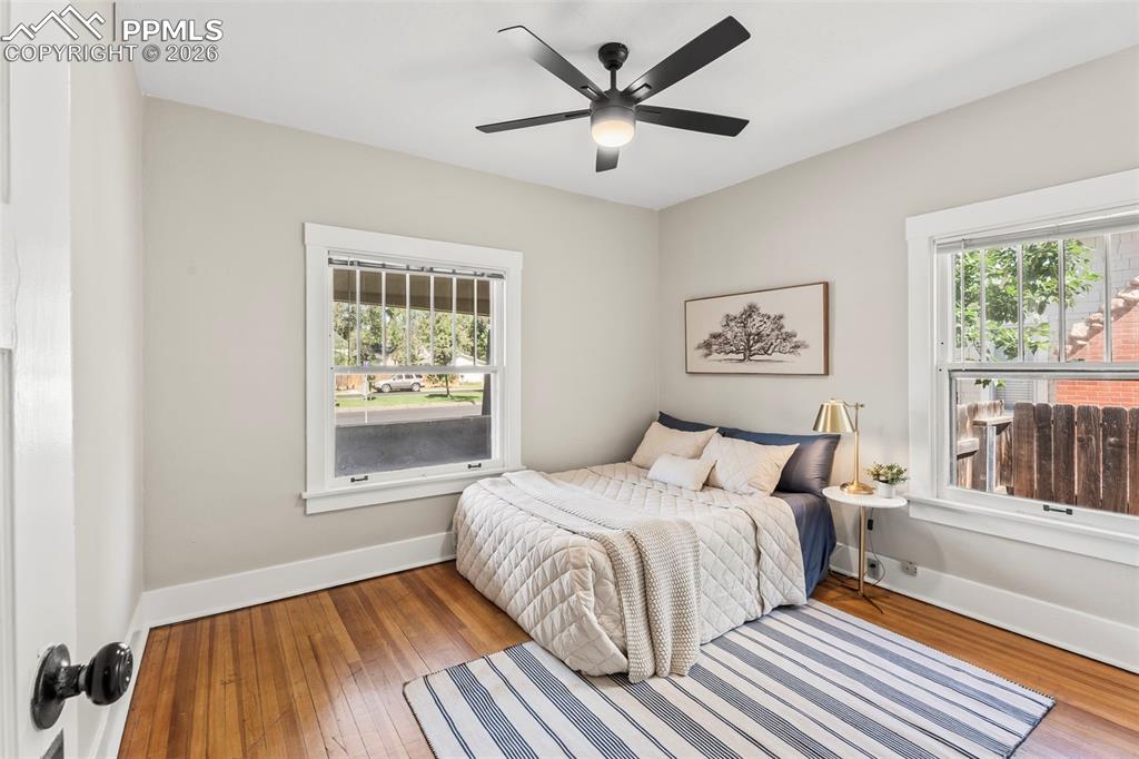 Image 23 of 43: Bedroom