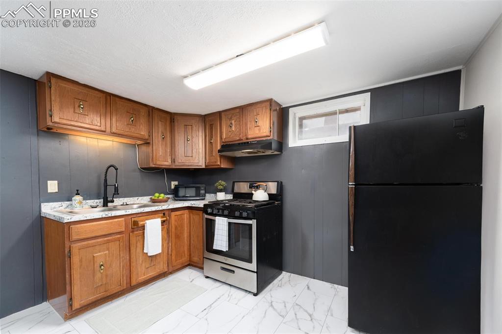 Image 25 of 43: Downstairs 2nd Kitchen