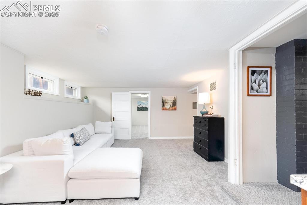 Image 28 of 43: Family Room