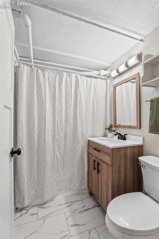 Image 32 of 43: Bathroom