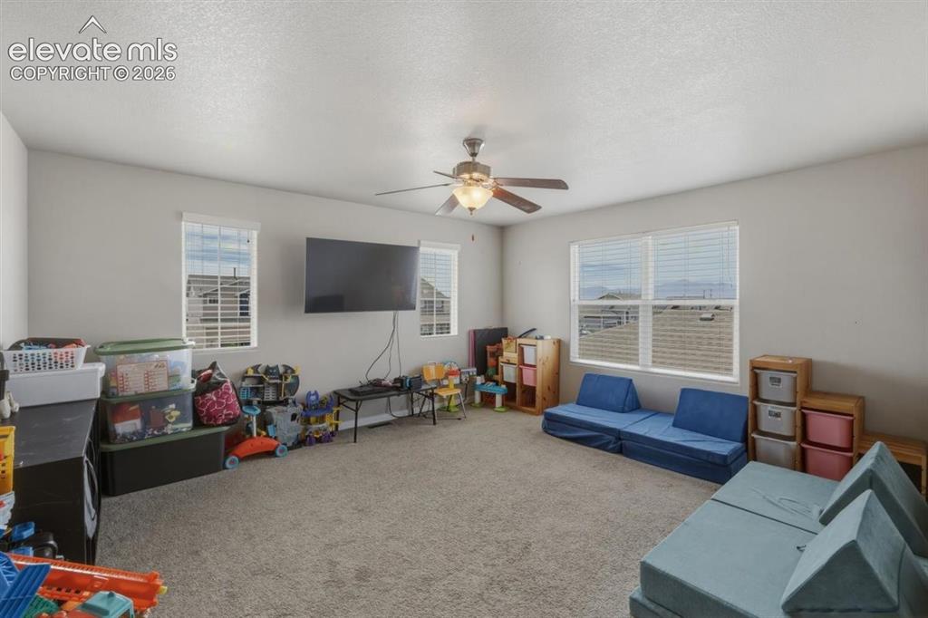 Image 18 of 25: Large Upstairs Loft