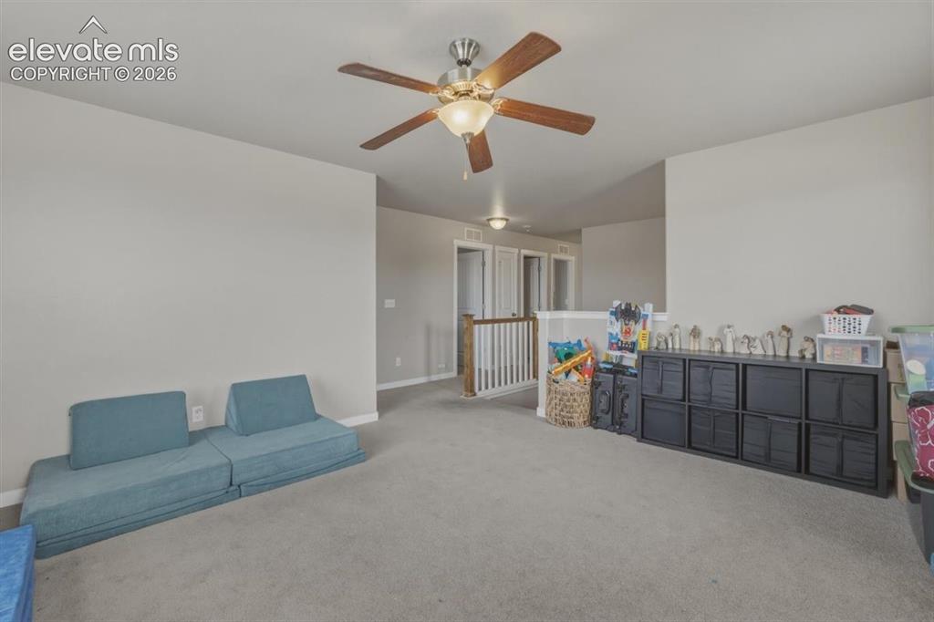 Image 19 of 25: Large Upstairs Loft