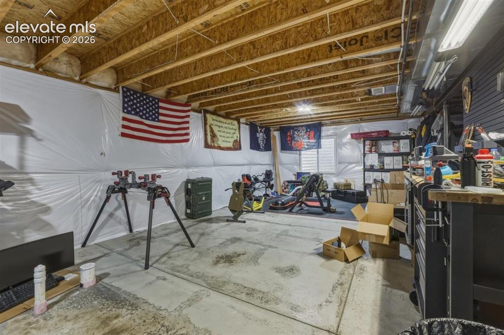 Image 20 of 25: Huge Unfinished Basement, great for extra storage or finish to your liking.
