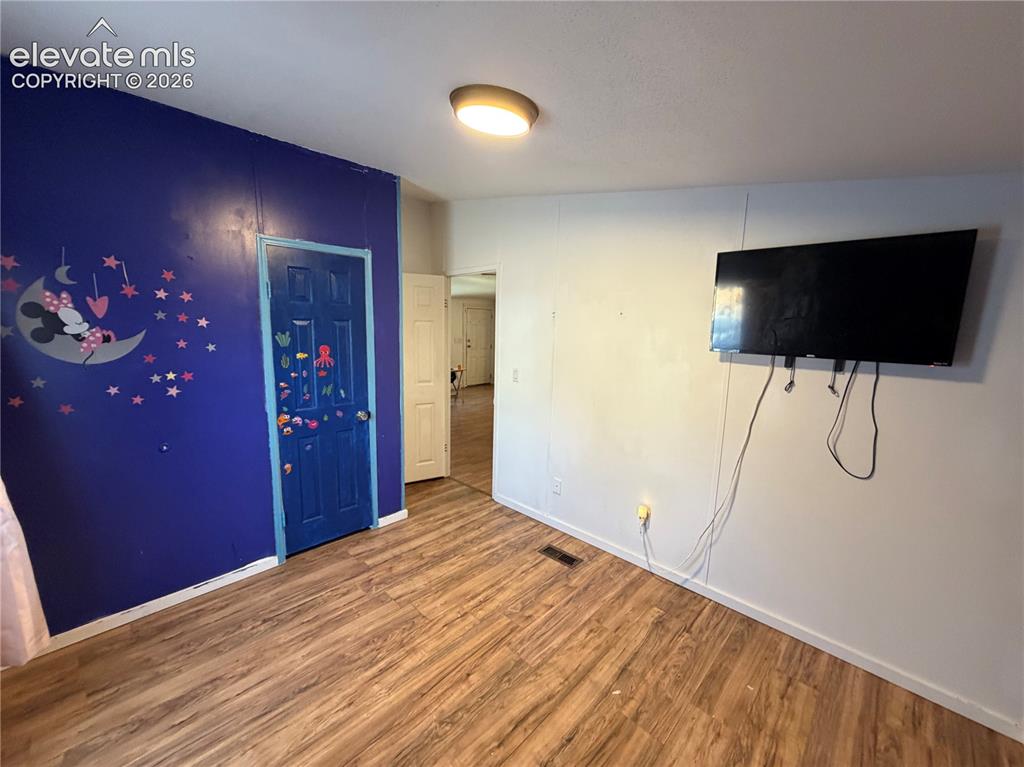 Image 12 of 20: Bedroom