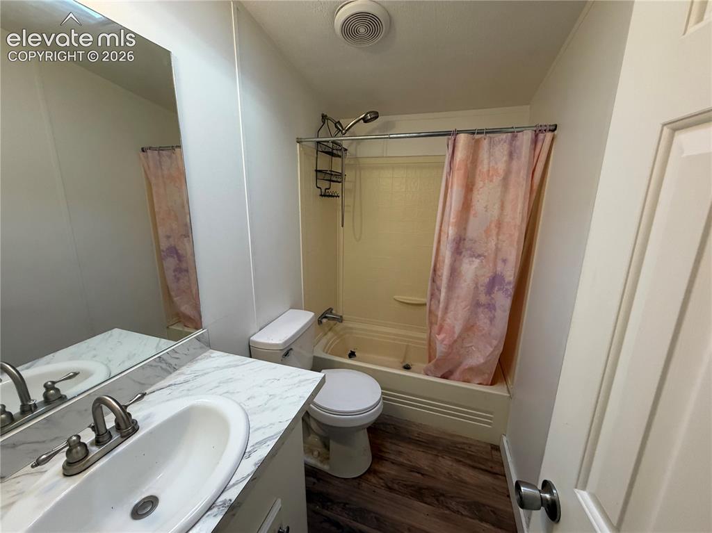 Image 13 of 20: Bathroom