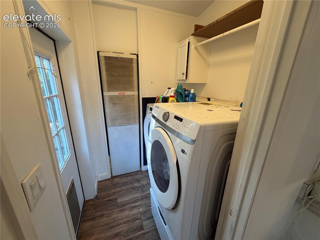Image 15 of 20: Laundry