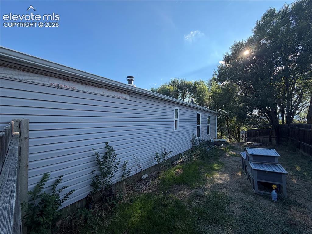 Image 18 of 20: Side of Structure
