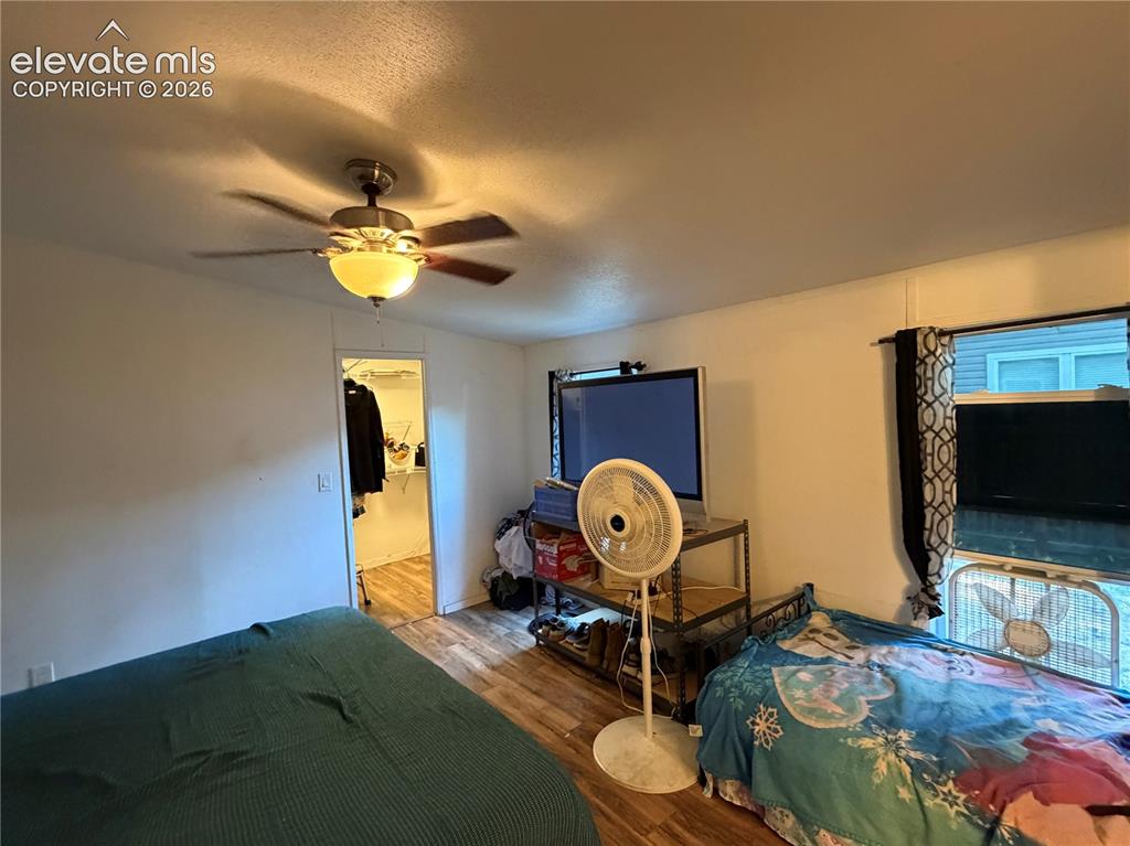 Image 8 of 20: Bedroom