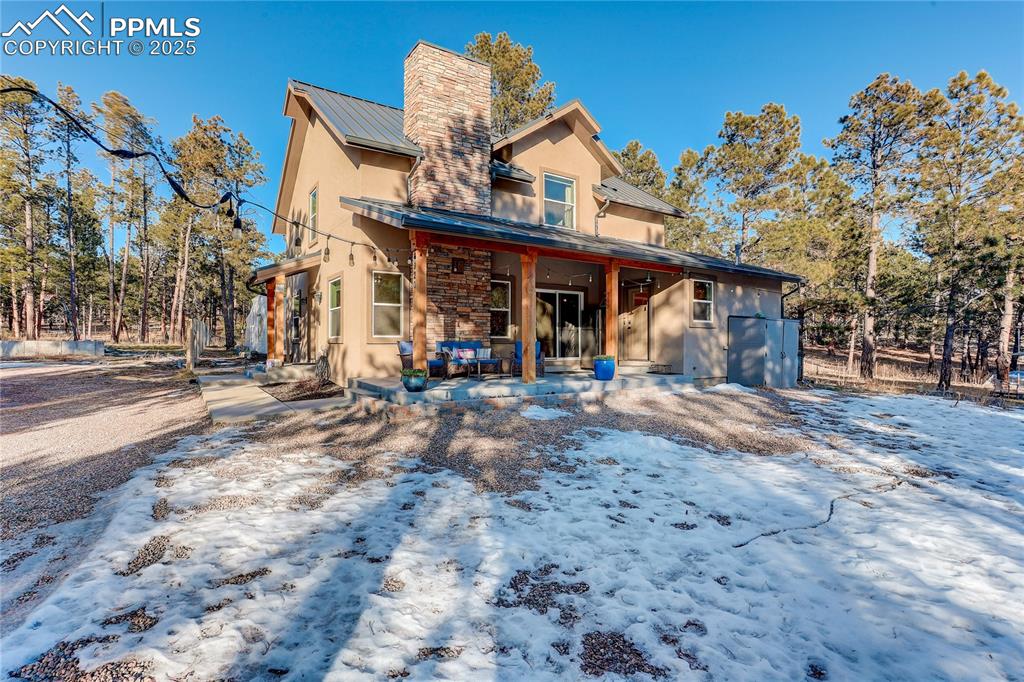 Image 2 of 50: Outdoor oasis with greenhouse, fenced dog run, chicken coop and 120 sf shed