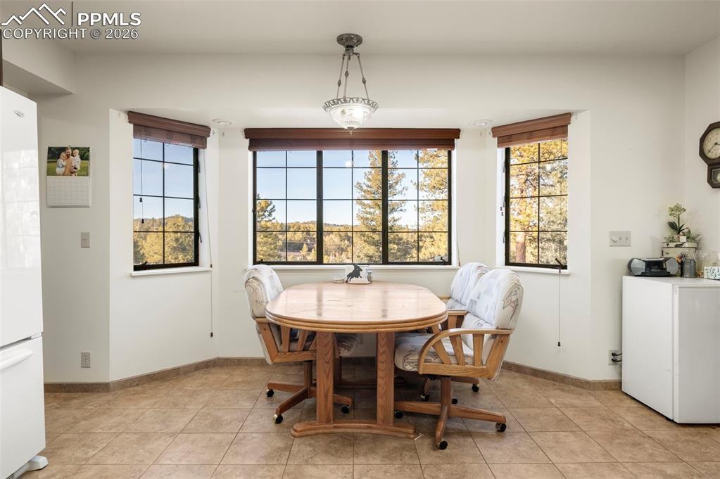 Image 12 of 39: Dining Area