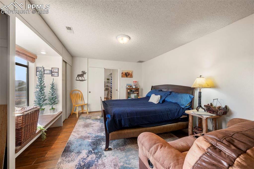 Image 18 of 39: Bedroom