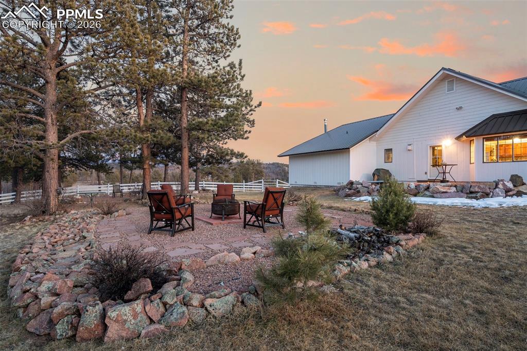 Image 26 of 39: Back of Structure