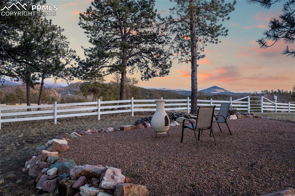 Image 27 of 39: Yard