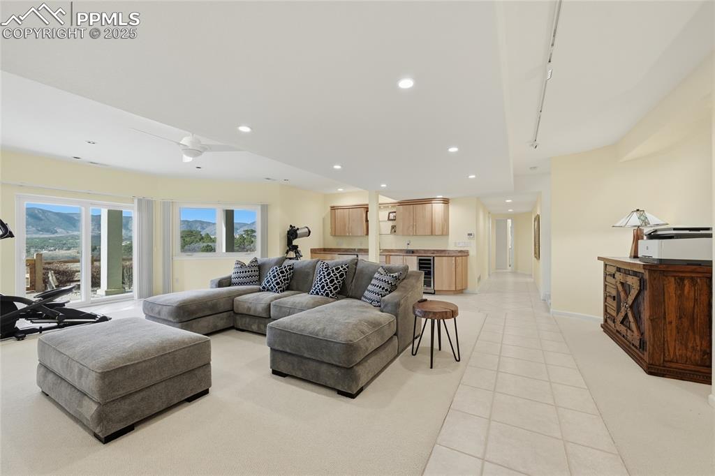 Image 35 of 50: Living Room