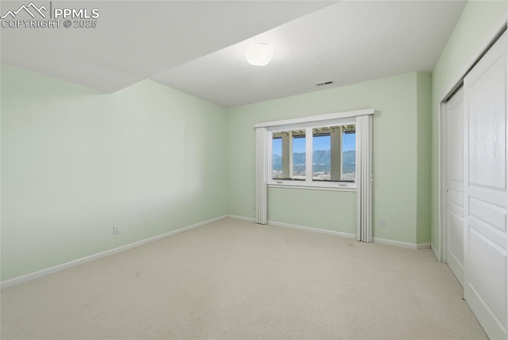 Image 36 of 50: Bedroom