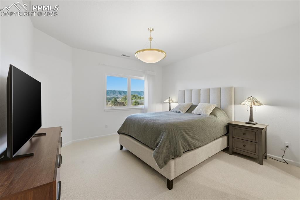 Image 37 of 50: Bedroom