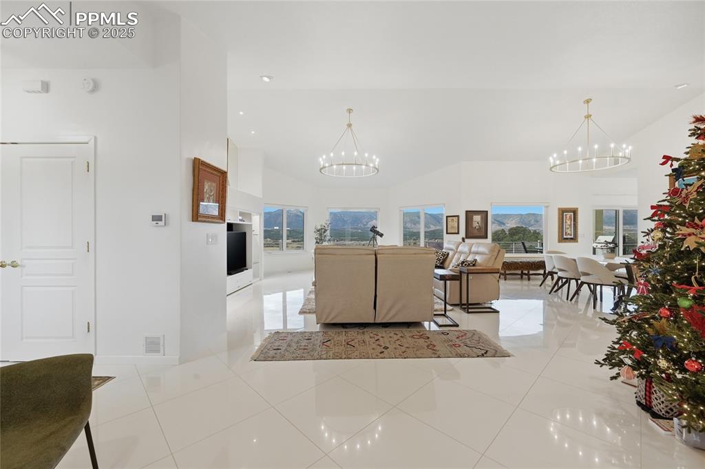 Image 4 of 50: Living Room