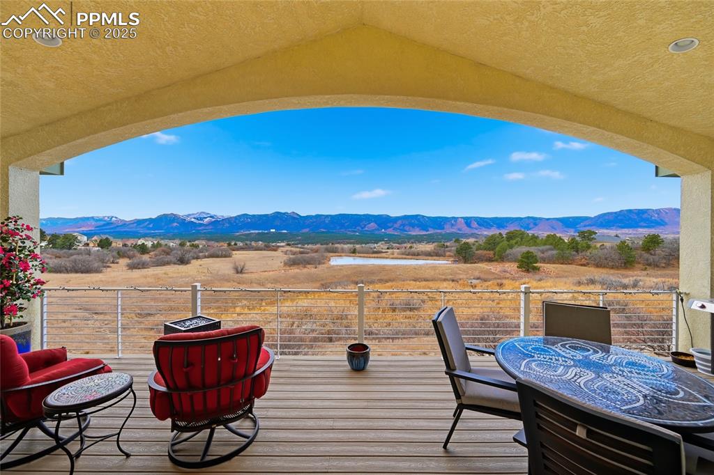 Image 40 of 50: Deck