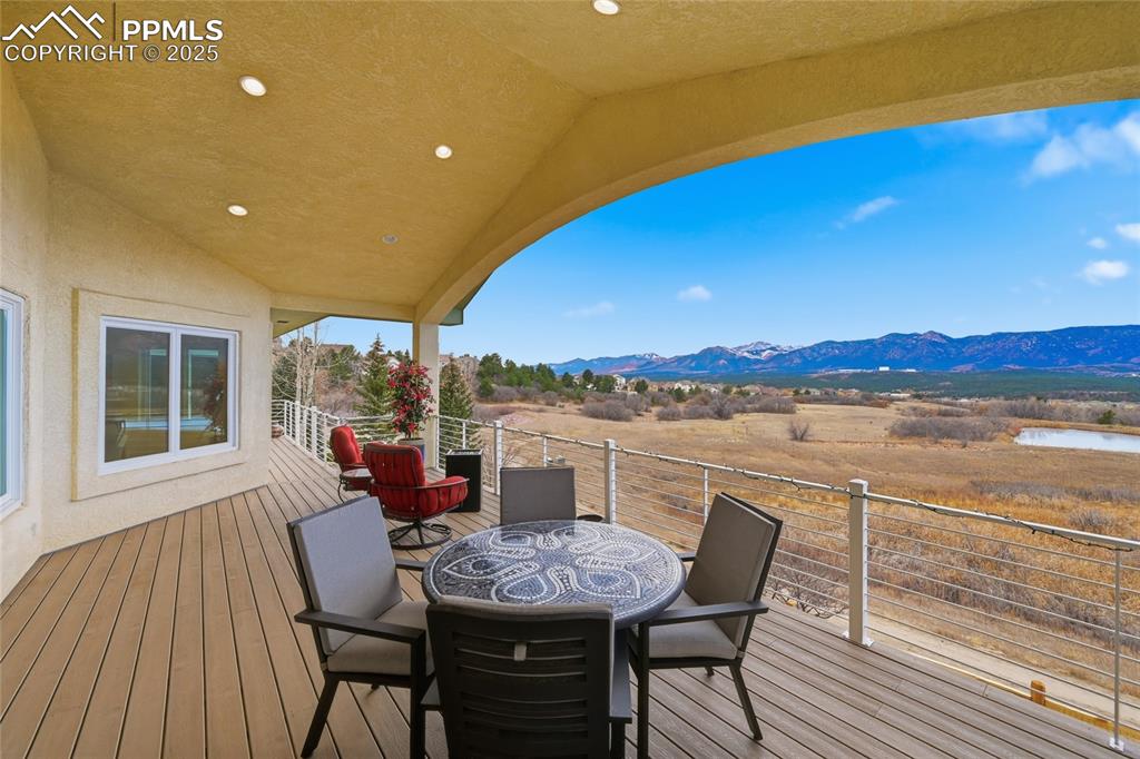 Image 41 of 50: Deck