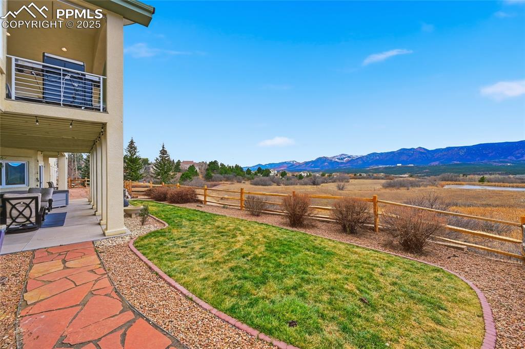 Image 44 of 50: Yard