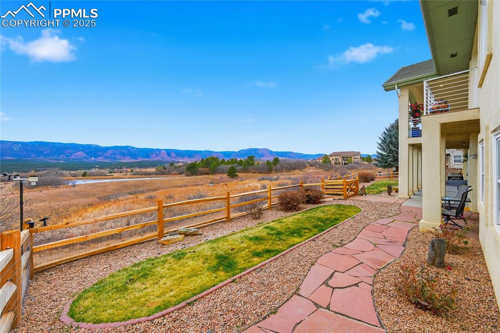 Image 46 of 50: Yard