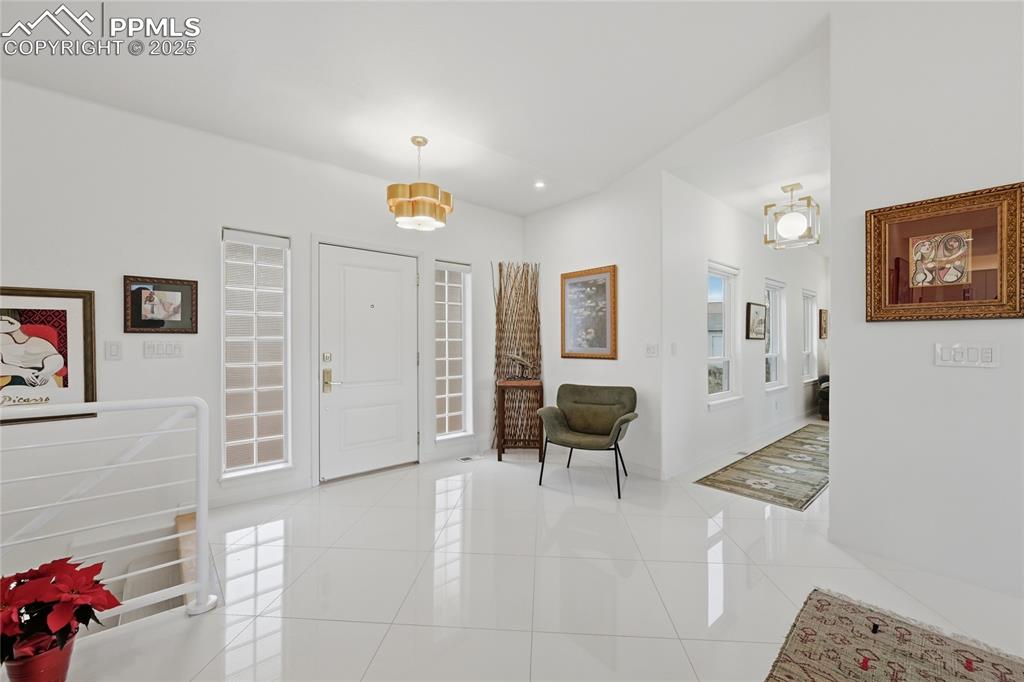 Image 5 of 50: Entry