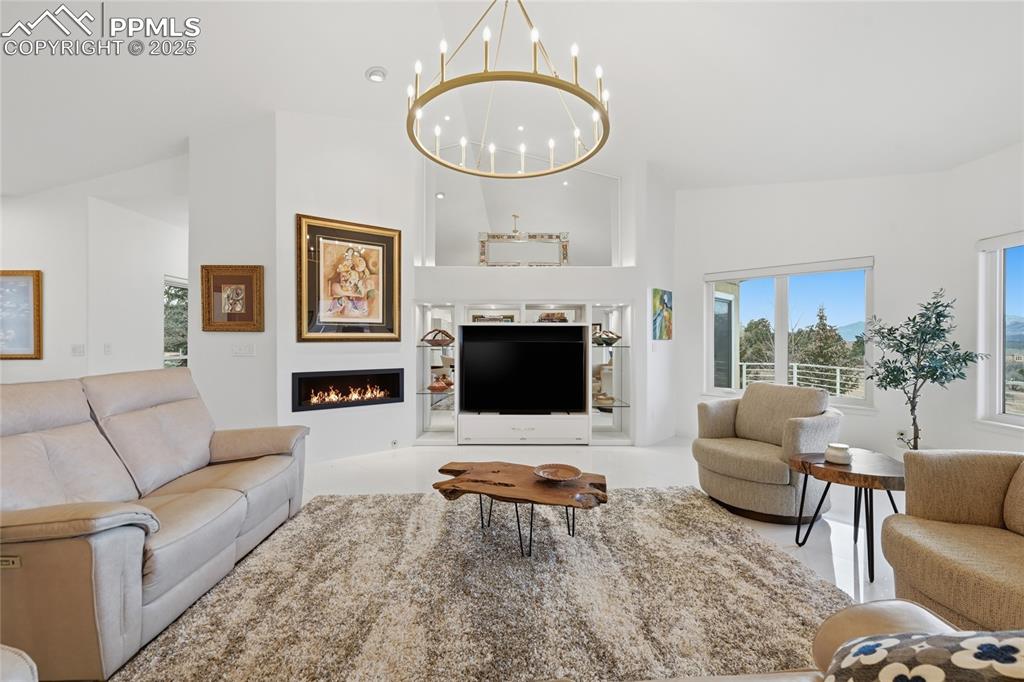 Image 8 of 50: Living Room