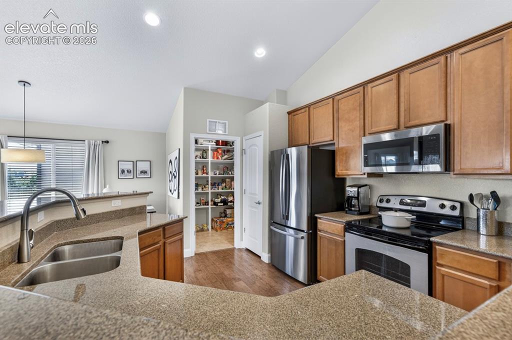 Image 11 of 47: Kitchen