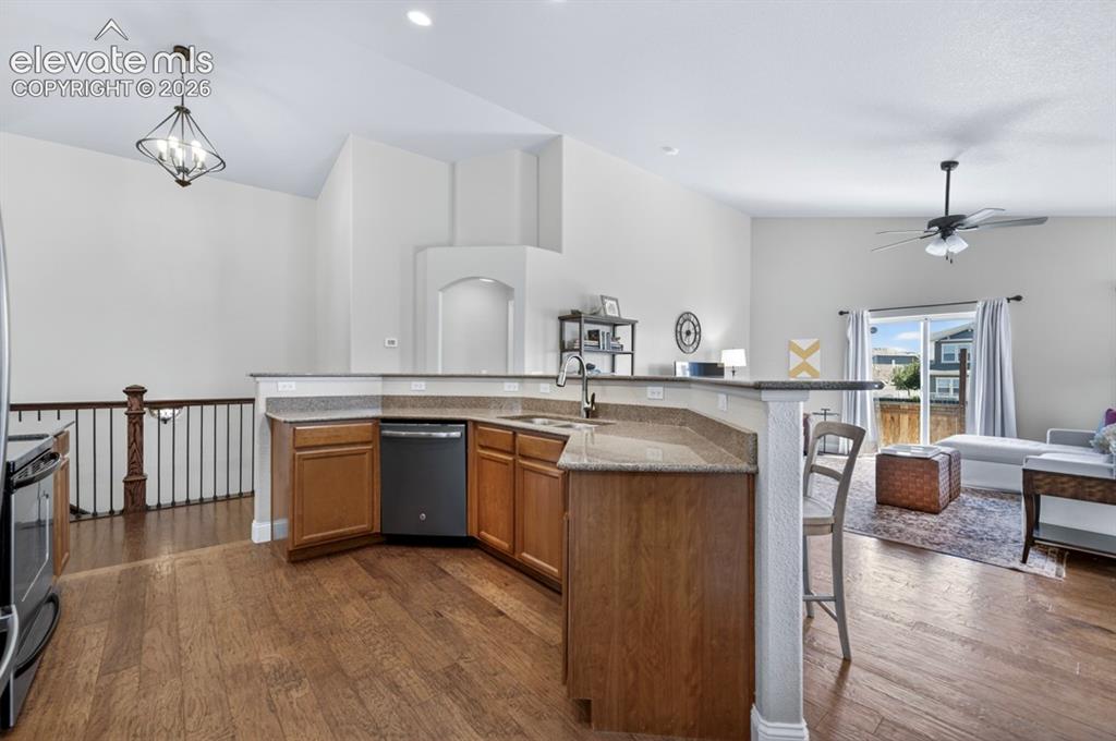 Image 13 of 47: Kitchen