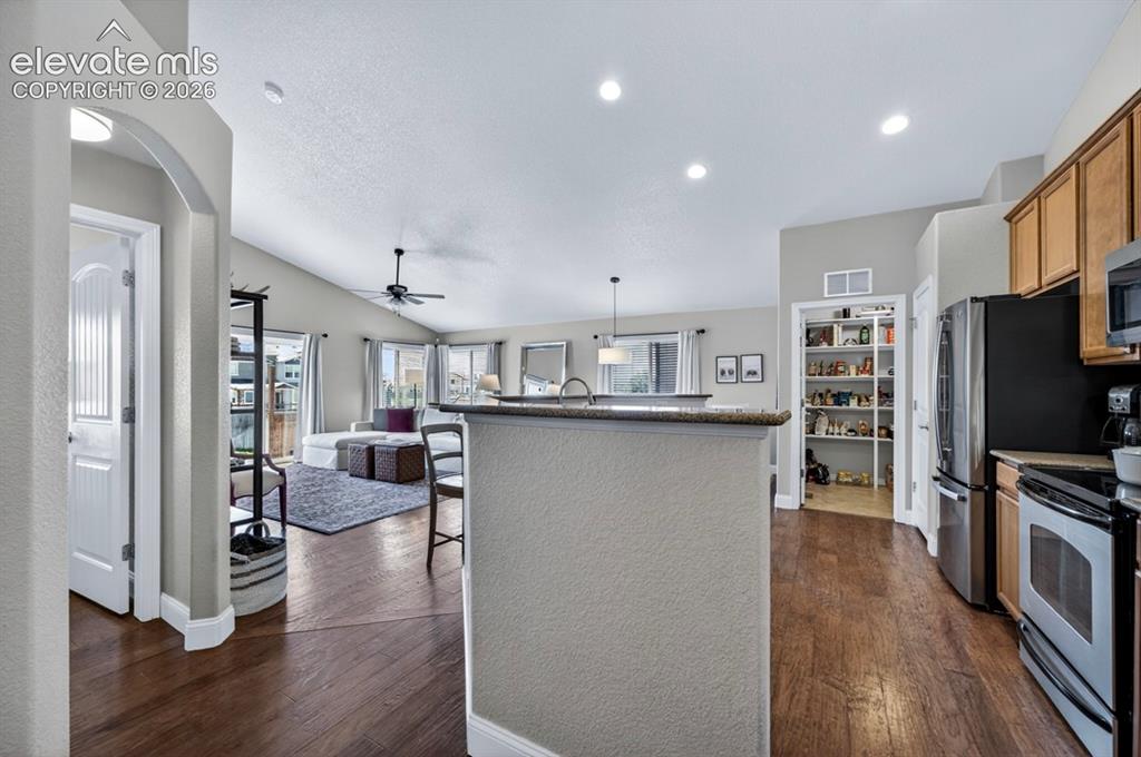 Image 8 of 47: Kitchen