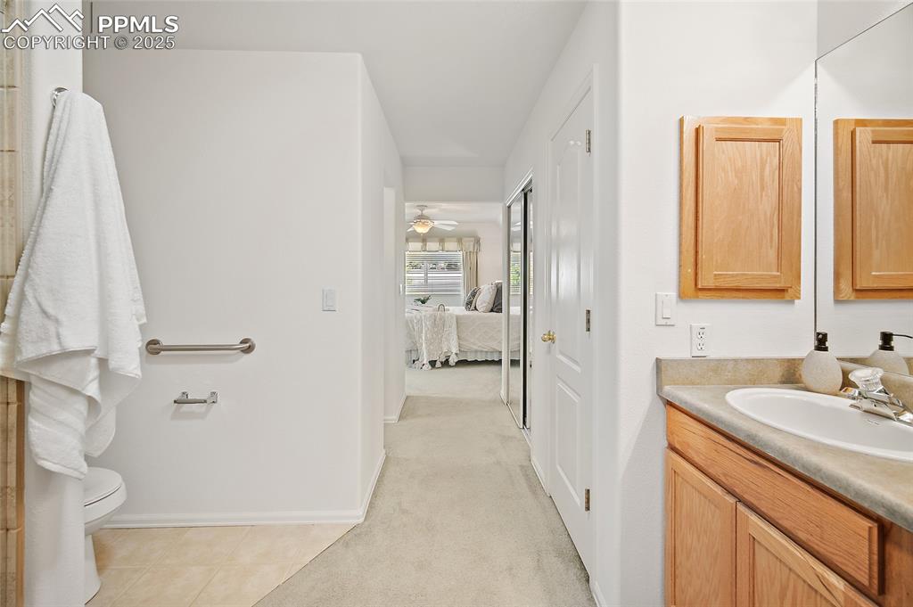 Image 19 of 43: Bathroom
