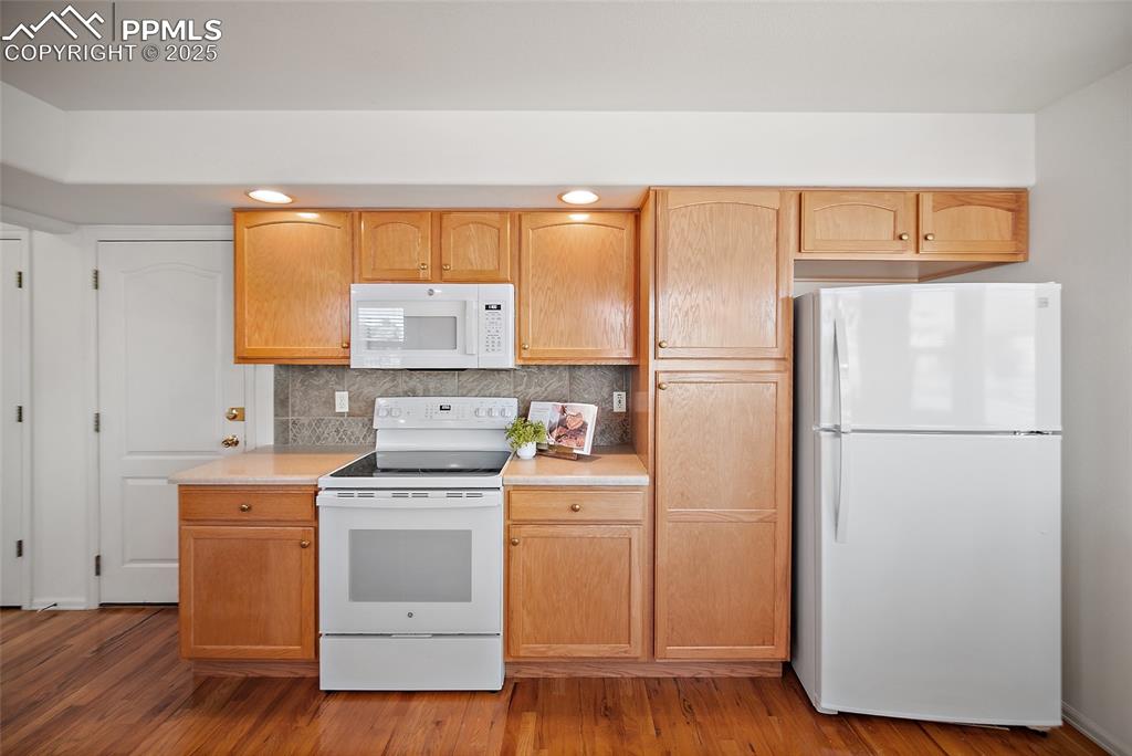 Image 7 of 43: Kitchen