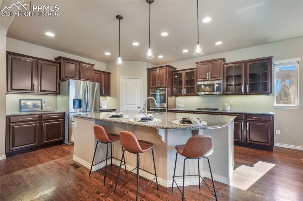 Image 10 of 50: Kitchen