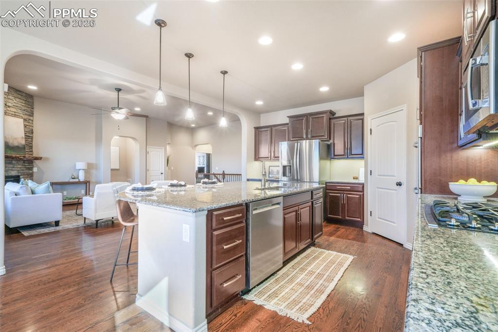 Image 12 of 50: Kitchen