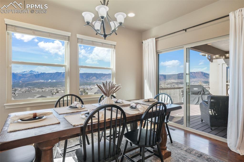 Image 14 of 50: Dining Room