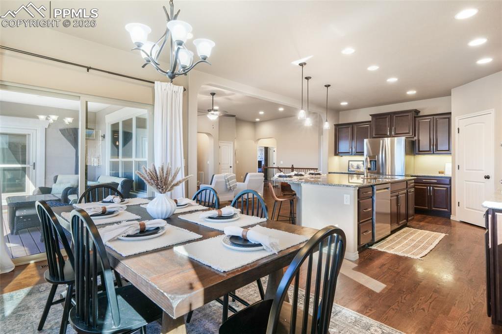 Image 15 of 50: Dining Room