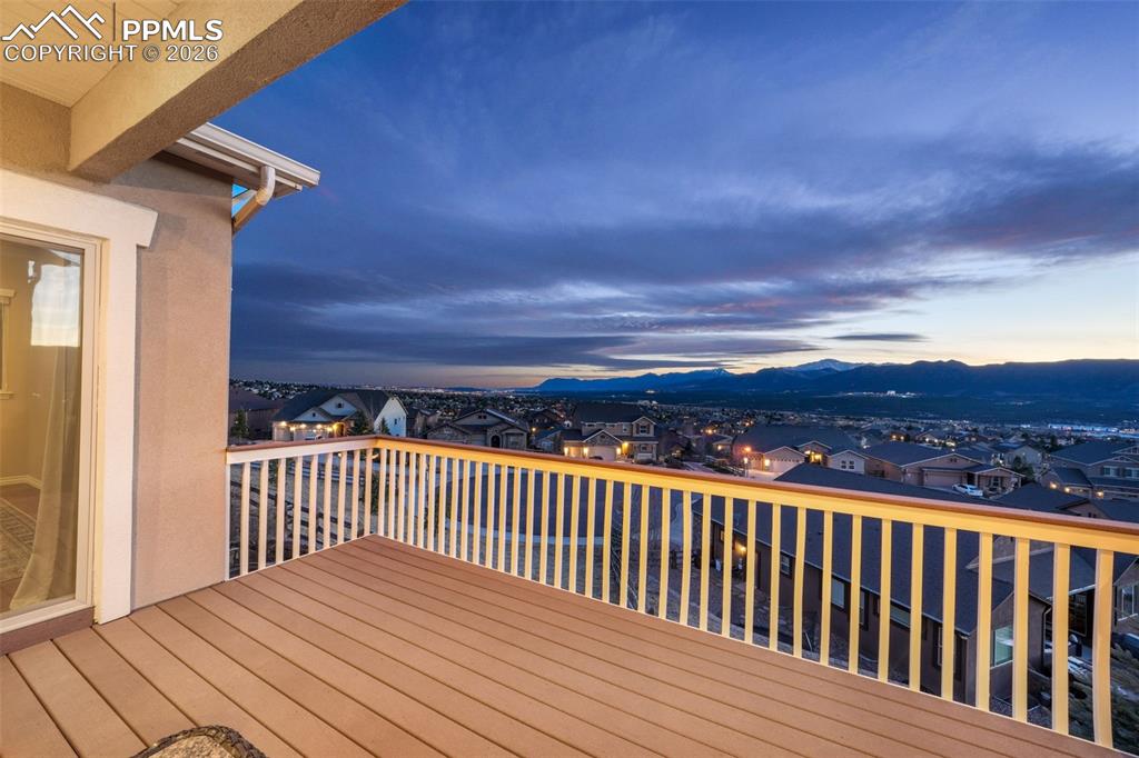 Image 17 of 50: Deck