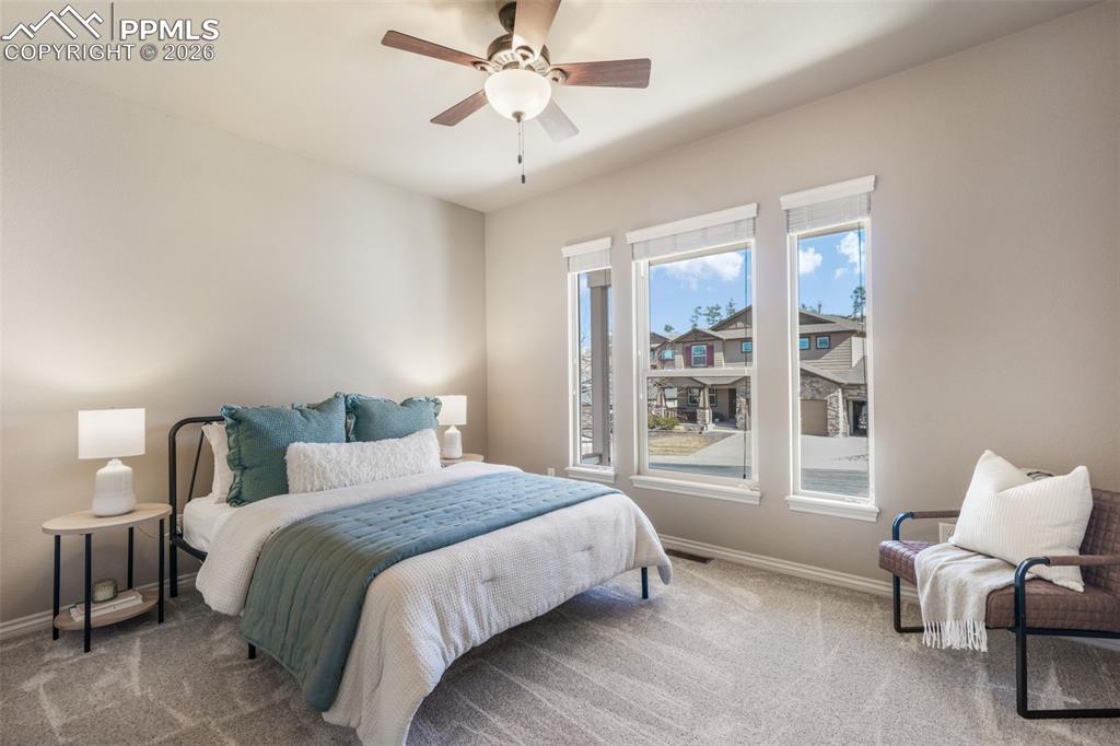 Image 26 of 50: Bedroom