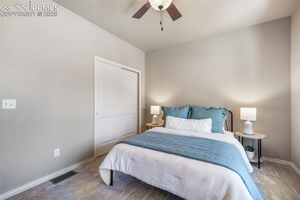 Image 27 of 50: Bedroom