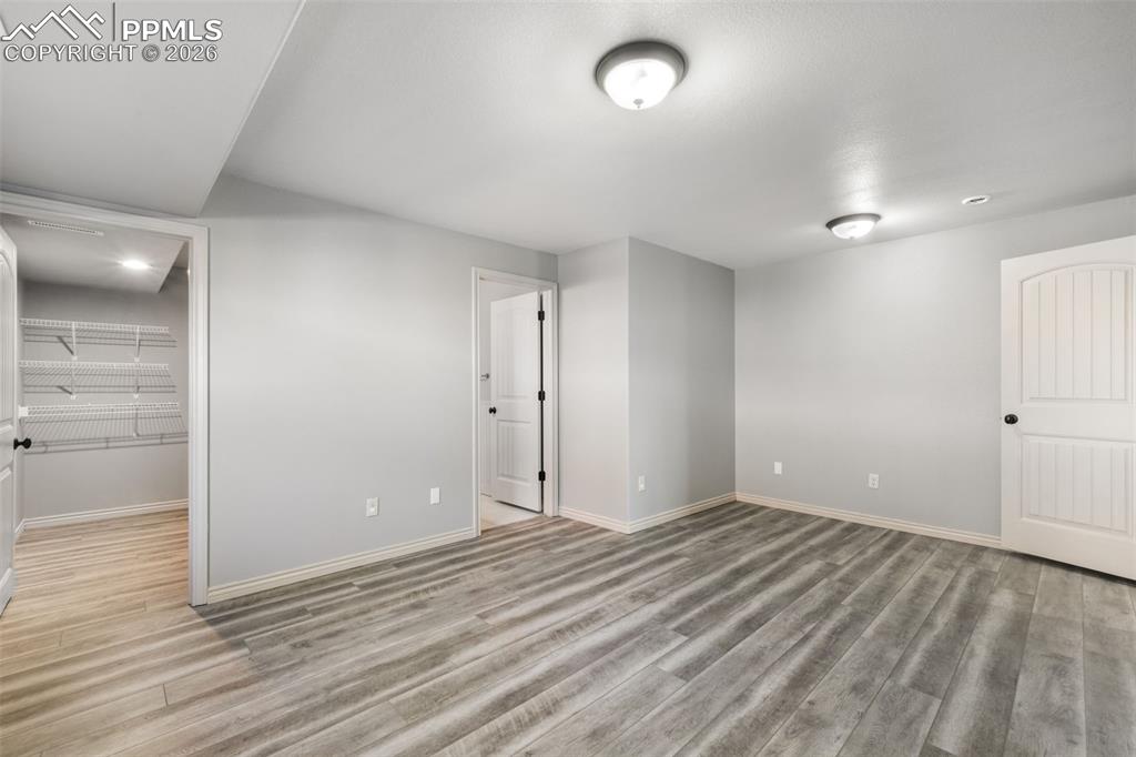 Image 34 of 50: Bedroom