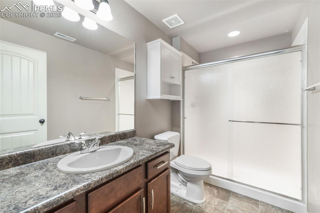 Image 38 of 50: Bathroom