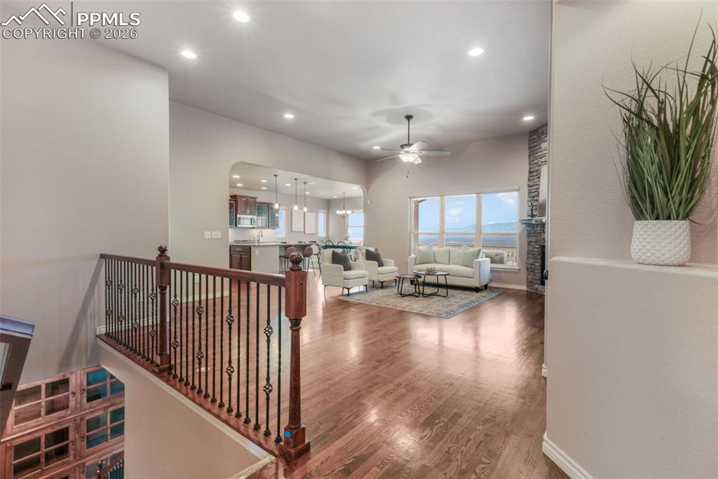 Image 5 of 50: Entry