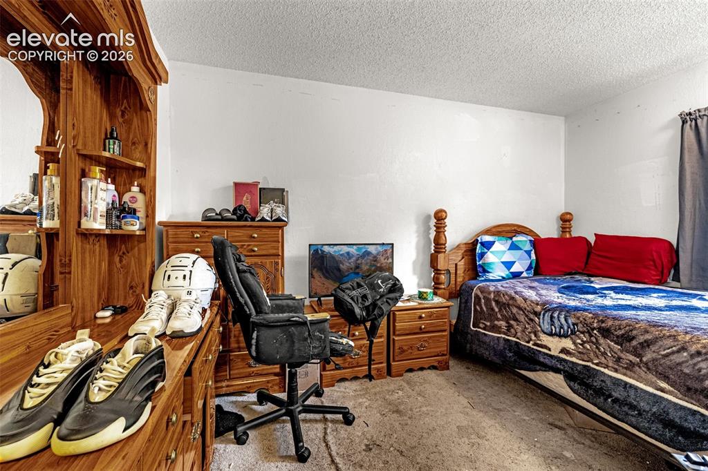 Image 11 of 21: Bedroom