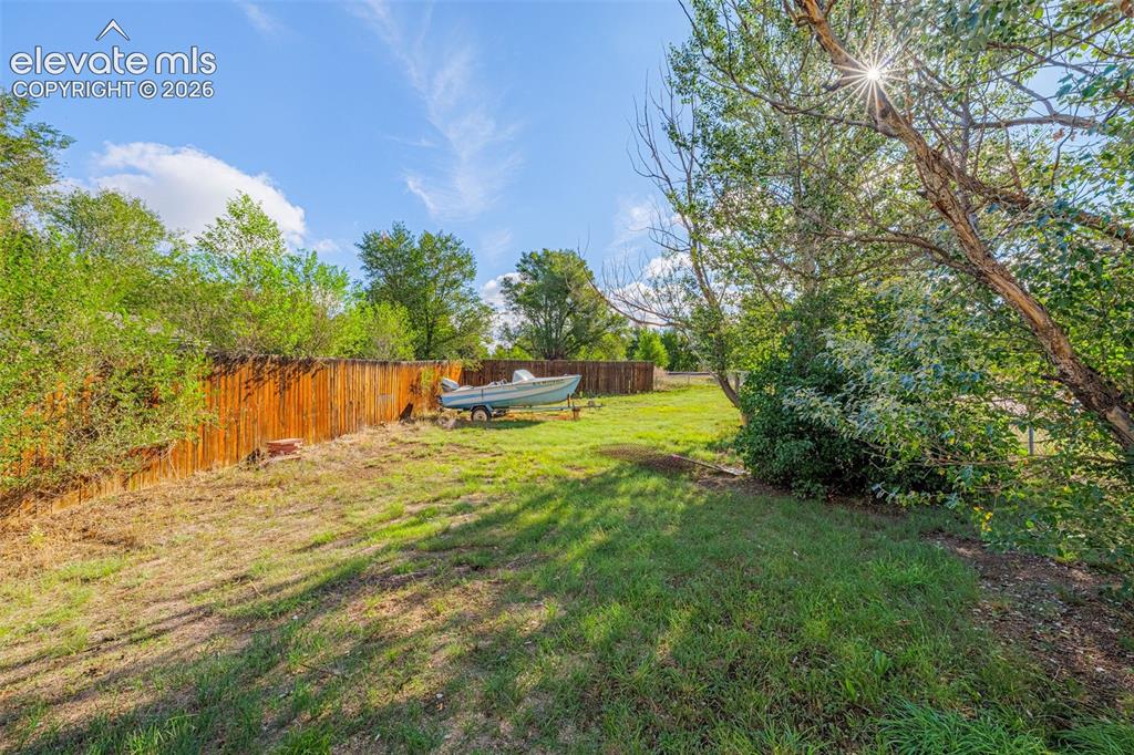 Image 5 of 21: Yard