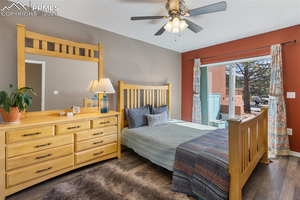 Image 24 of 40: Bedroom