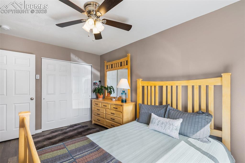 Image 26 of 40: Bedroom